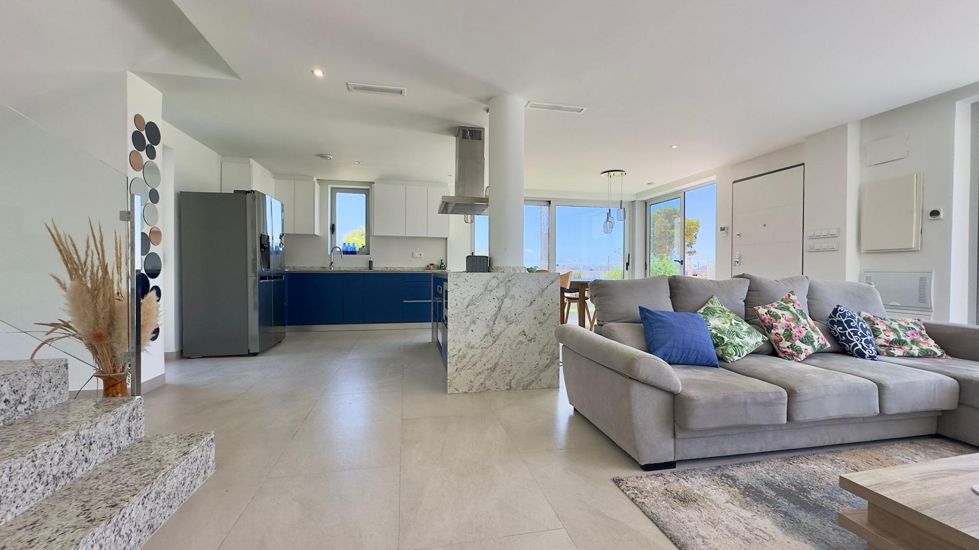 Grote villa op het balkon van Finestrat met uitzicht op de zee