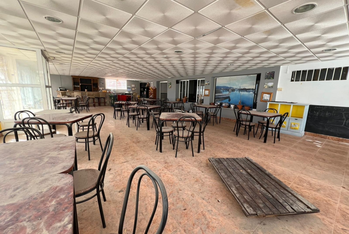 LOKALE COMERCIAL EN CABO ZERVERA. 300 M2. A 100 METROS DEL MAR.