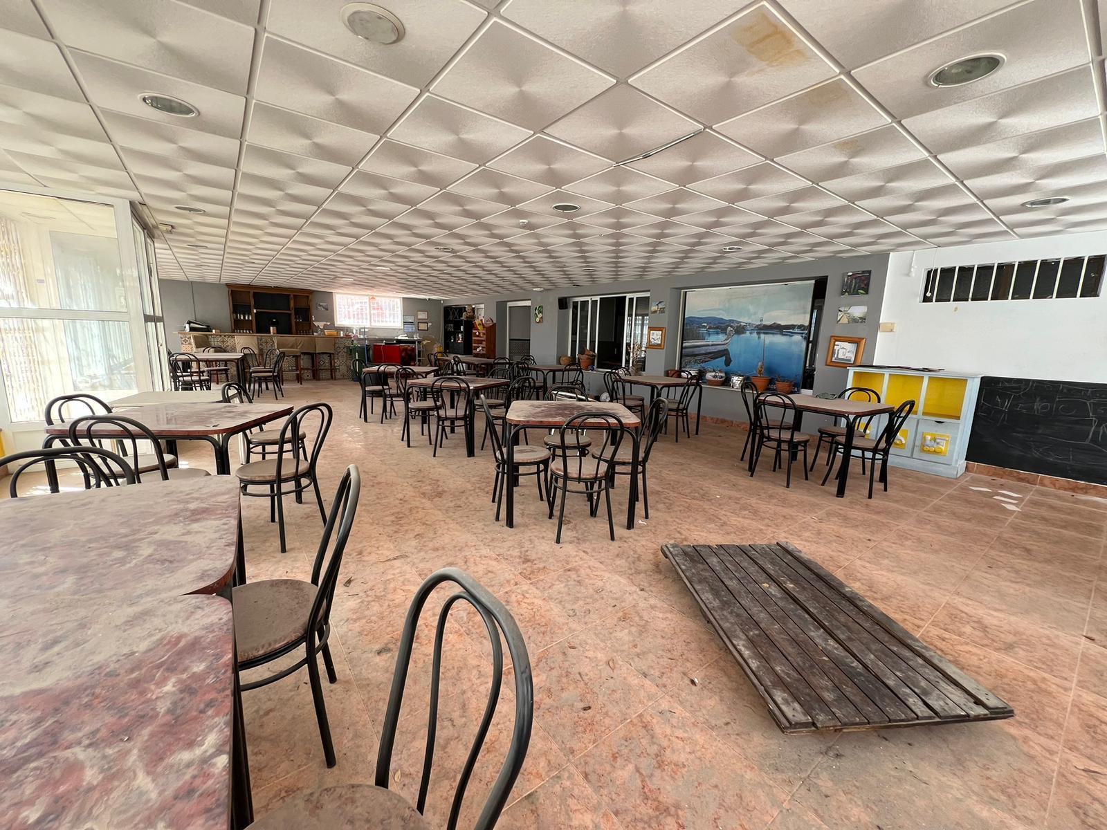 LOKALE COMERCIAL EN CABO ZERVERA. 300 M2. A 100 METROS DEL MAR.