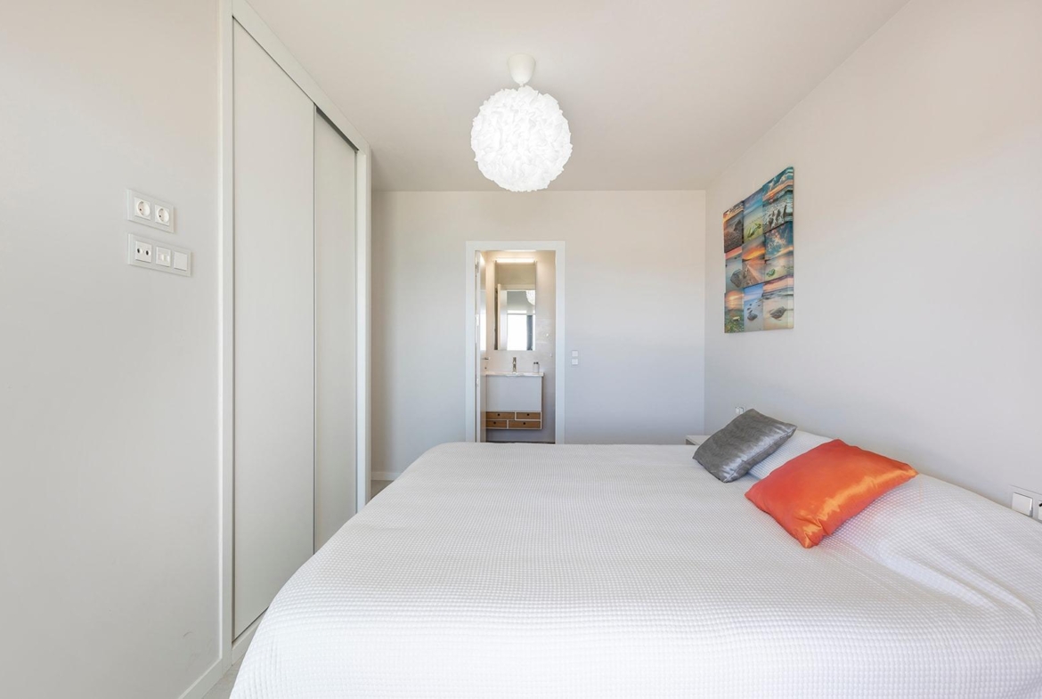 APARTAMENTO CON VISTAS AL MAR EN MIL PALMERAS. 2 DORM. 2 BAÑOS. GARAJE+TRASTERO. TERRAZA 20 M2.