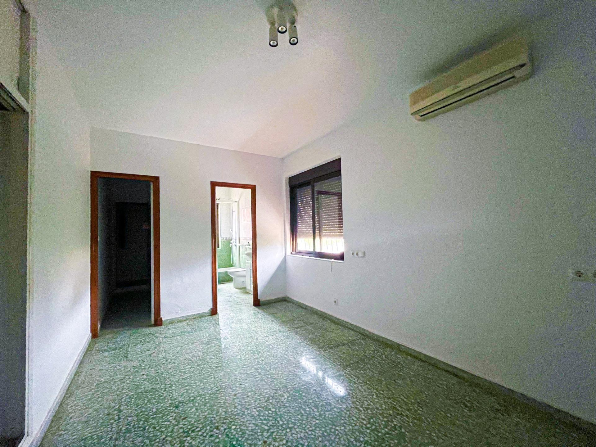 VILLA EN LOS BALCONES CON 1000 M2 DE PARCELA. 3 DORM. 2 BAÑOS. GARAJE PRIVADO DE 36 M2.