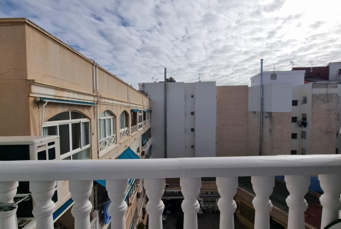 Estudio totalmente reformado a 50 metros de la playa de los Locos !