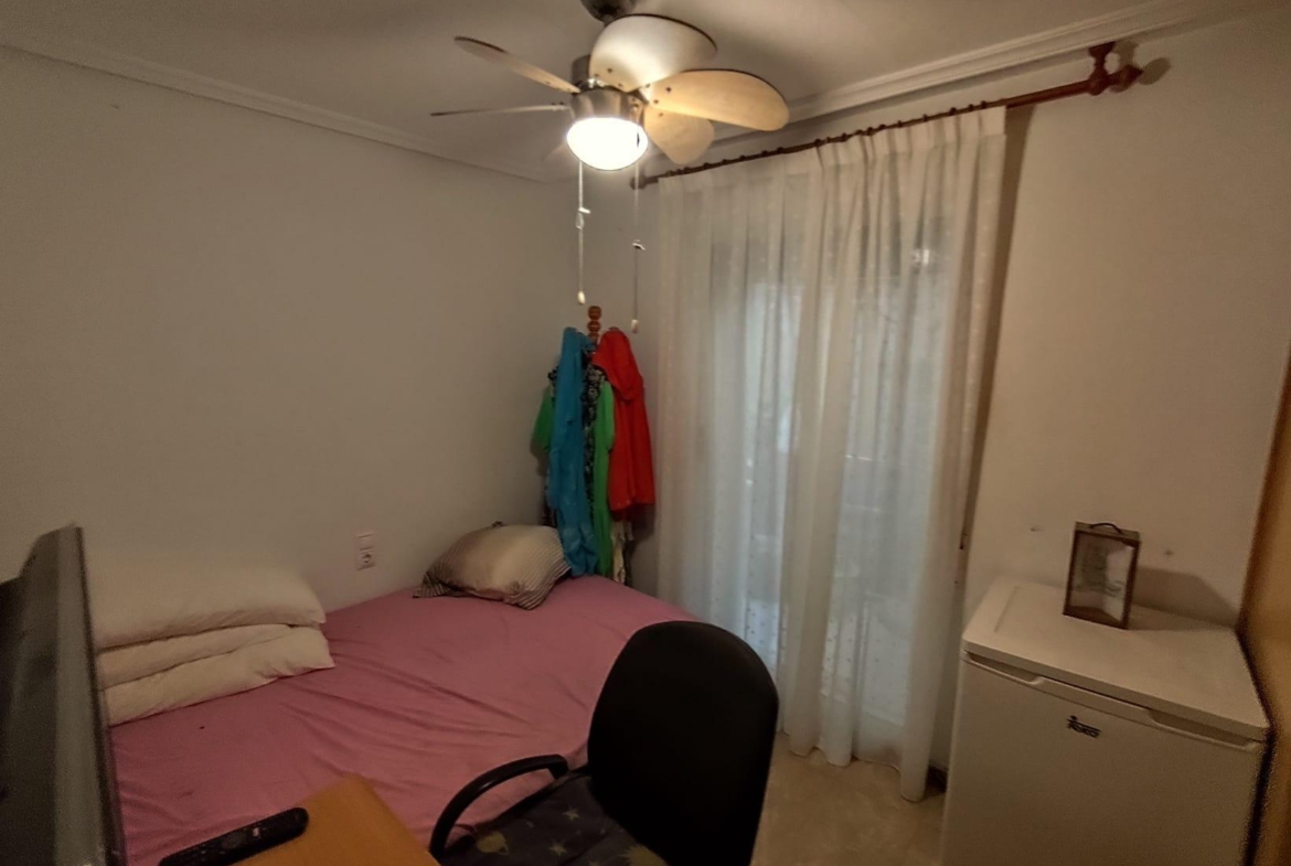APARTAMENTO PLANTA BAJA A 150 METROS DE PLAYA. 4 DORM. 2 BAÑOS. 107 M2.