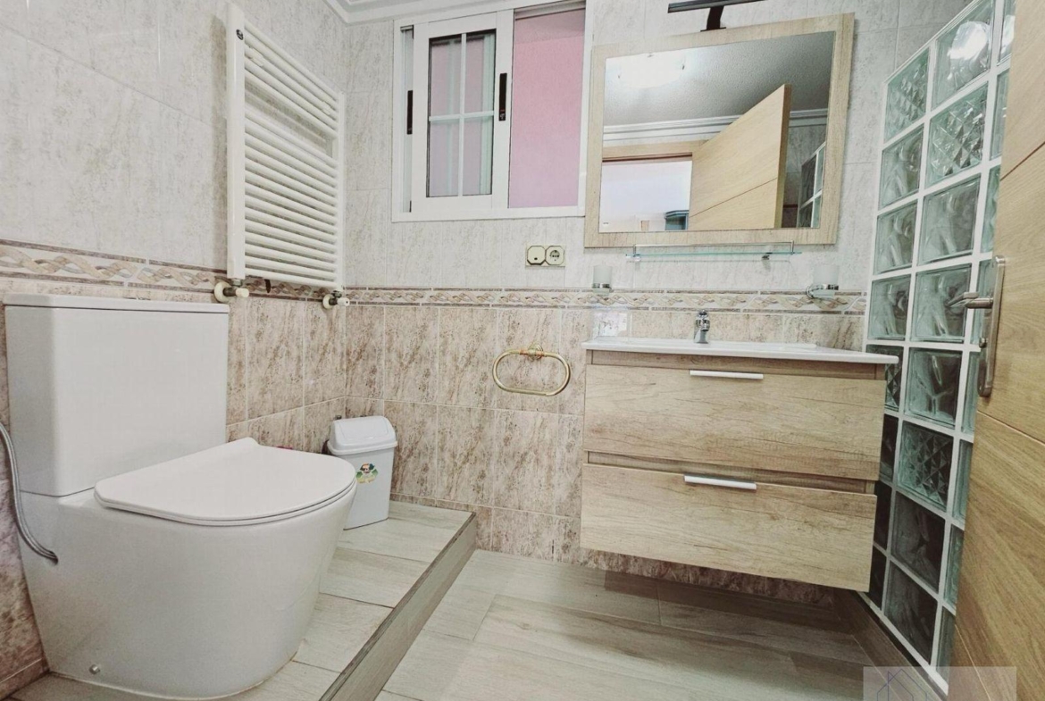 VILLA EN LA SIESTA CON 800 METROS DE PARCELA. PISCINA PRIVADA. 330 M2 DE CASA.