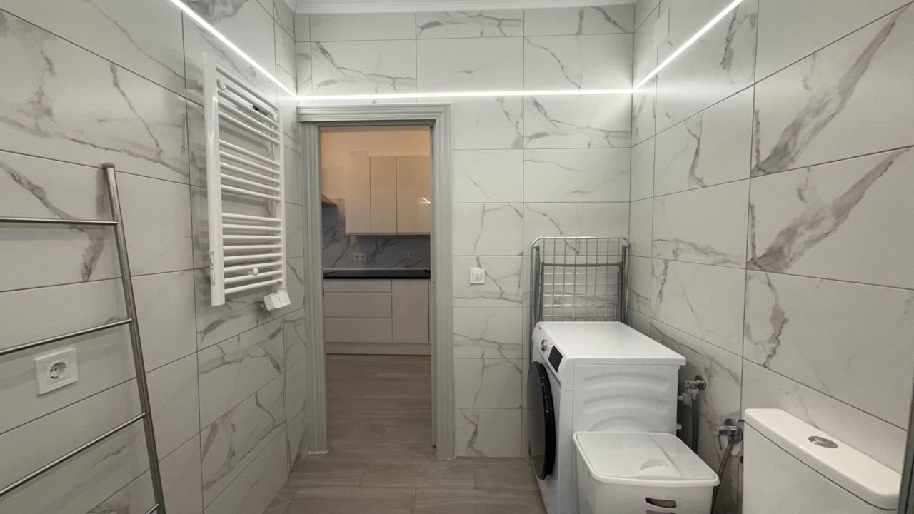2-16-185 Bungalow with newly renovated, 2 bedrooms, 1 bathroom