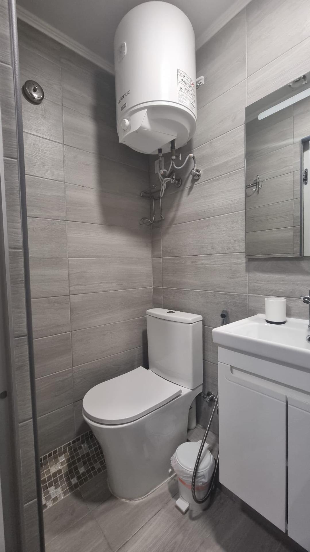 REFORMADO APARTAMENTO A 50 METROS DE PLAYA DE 3 DORMITORIOS 3 BAÑOS DIVIDIDO A 3 ESTUDIOS COMPLETOS PARA ALQUILAR. 105 M2 TOTAL.