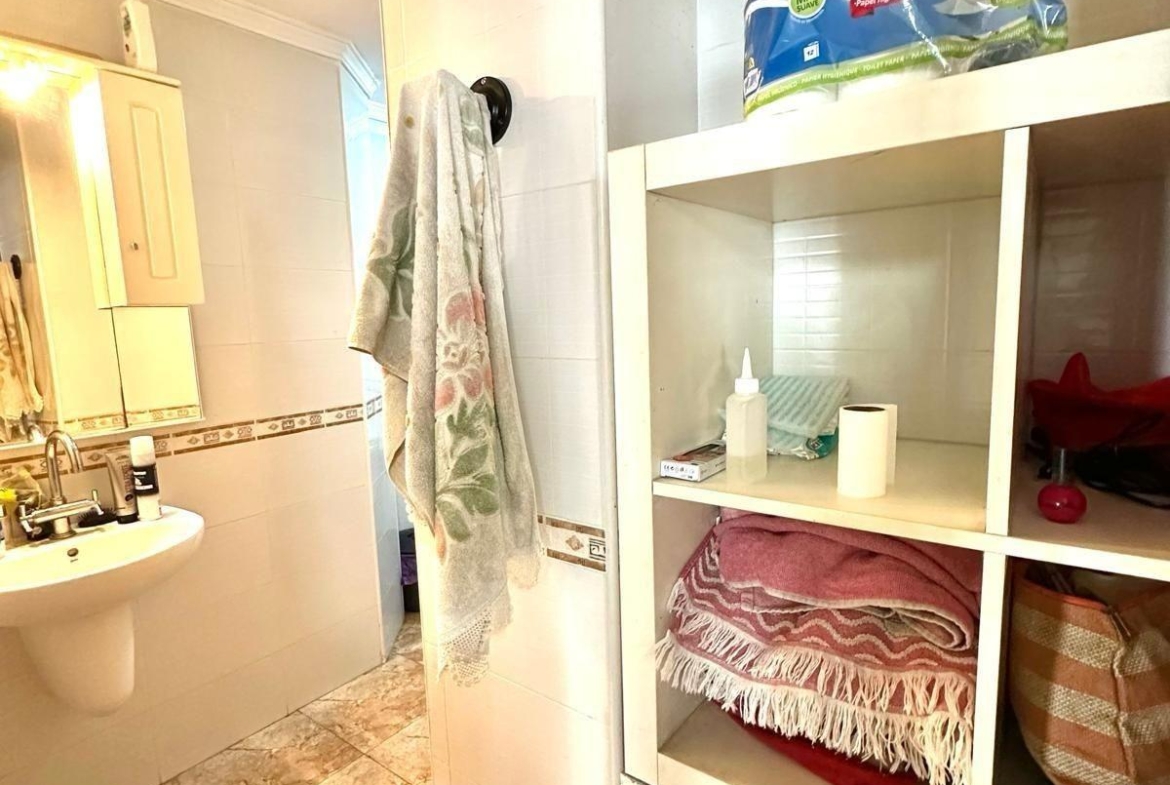 APPARTAMENTO A 450 DEL PUERTO DE TORREVIEJA. 2 DORM. 2 BAÑOS. TERRAZA AMPLIA. 76 M2.