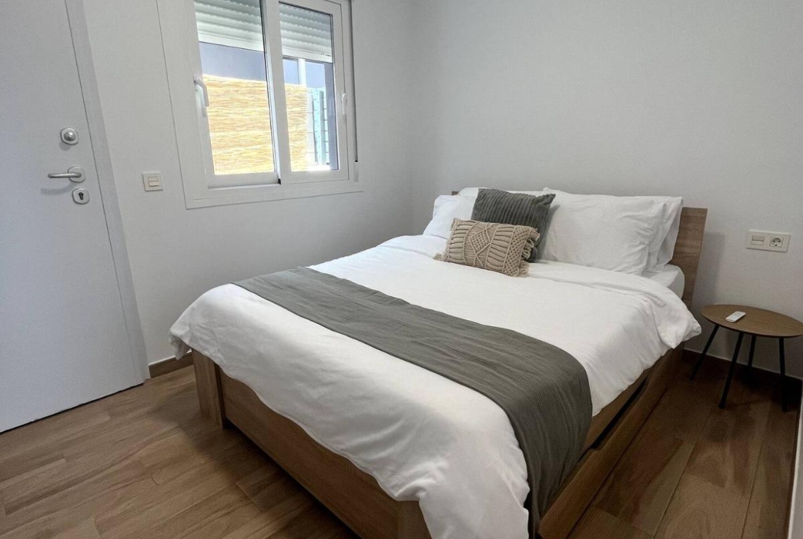 NEW WORK IN GRAN ALACANT. TOWNHOUSES WITH GARDEN AND PRIVATE SOLARIUM OF 27 M2. 2 BEDROOMS. 2 BATHROOMS. COMMUNITY POOL. VISION MODEL