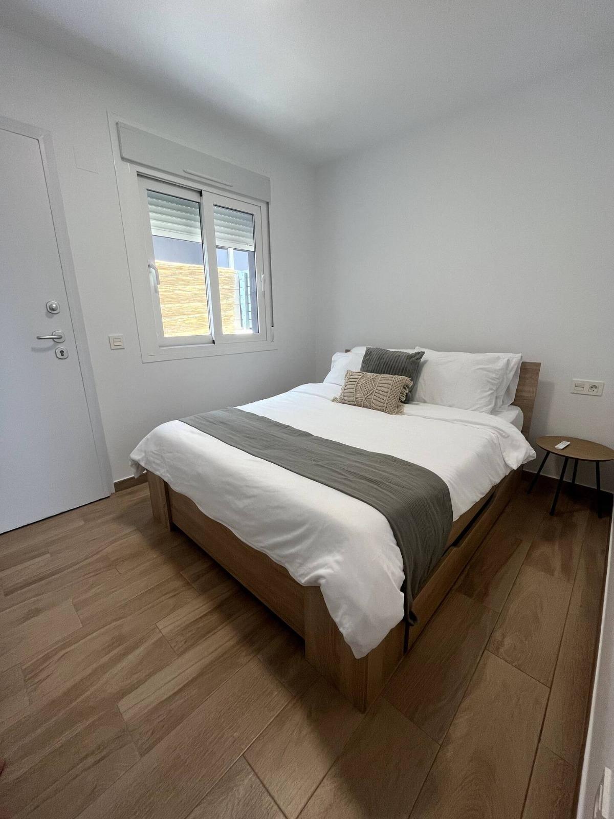 NEW WORK IN GRAN ALACANT. TOWNHOUSES WITH GARDEN AND PRIVATE SOLARIUM OF 27 M2. 2 BEDROOMS. 2 BATHROOMS. COMMUNITY POOL. VISION MODEL