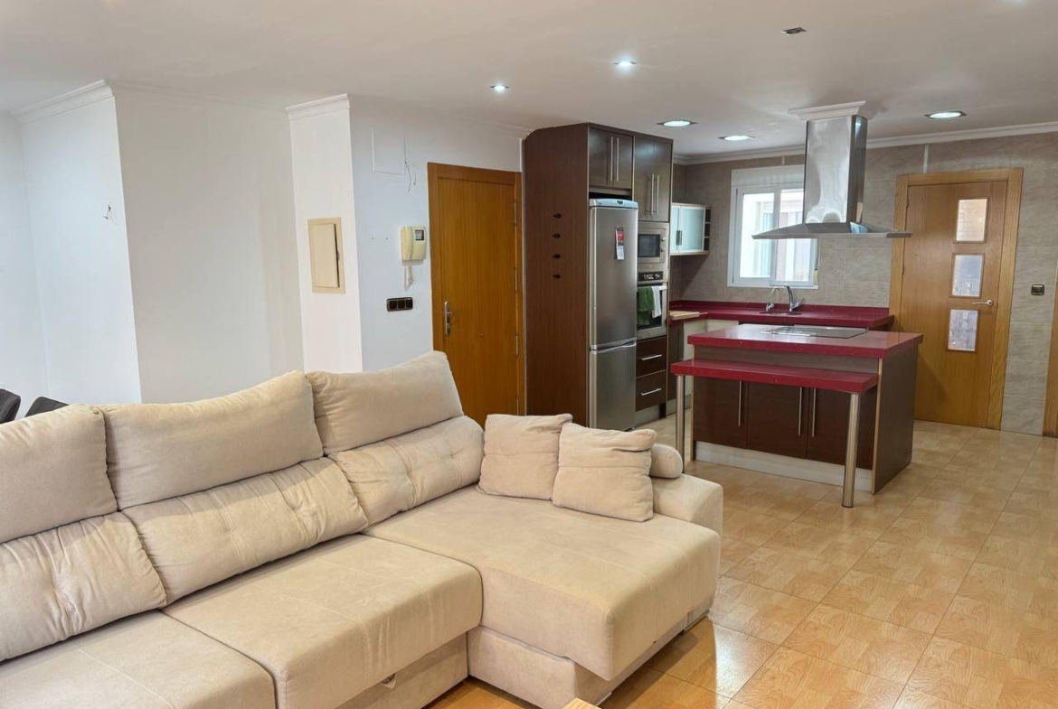 Spacious Semi-New Apartment in Torrevieja, Ideal for Living