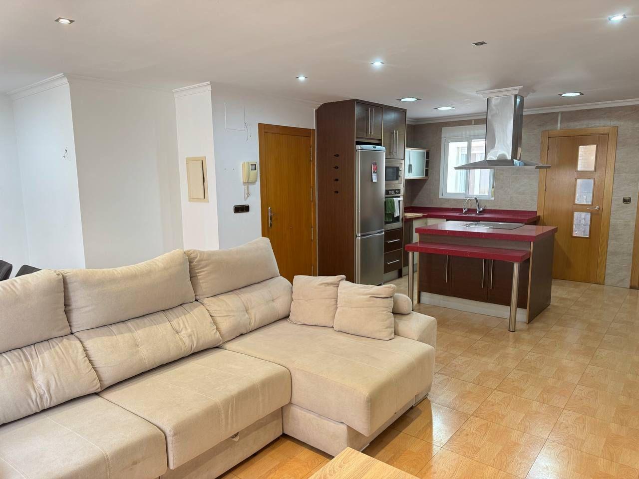 2-16-220 Spacious Semi-New Apartment in Torrevieja, Ideal for Living