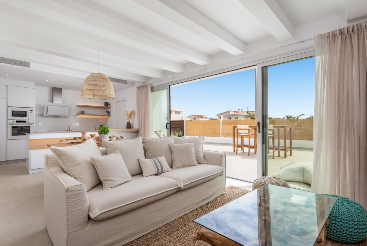VILLA DE OBRA NUEVA EN LOS ALCÁZARES CON VISTAS AL MAR MENOR. CON PISCINA PRIVADA. 3 DORM. 2 BAÑOS. PARCELA 217 M2.