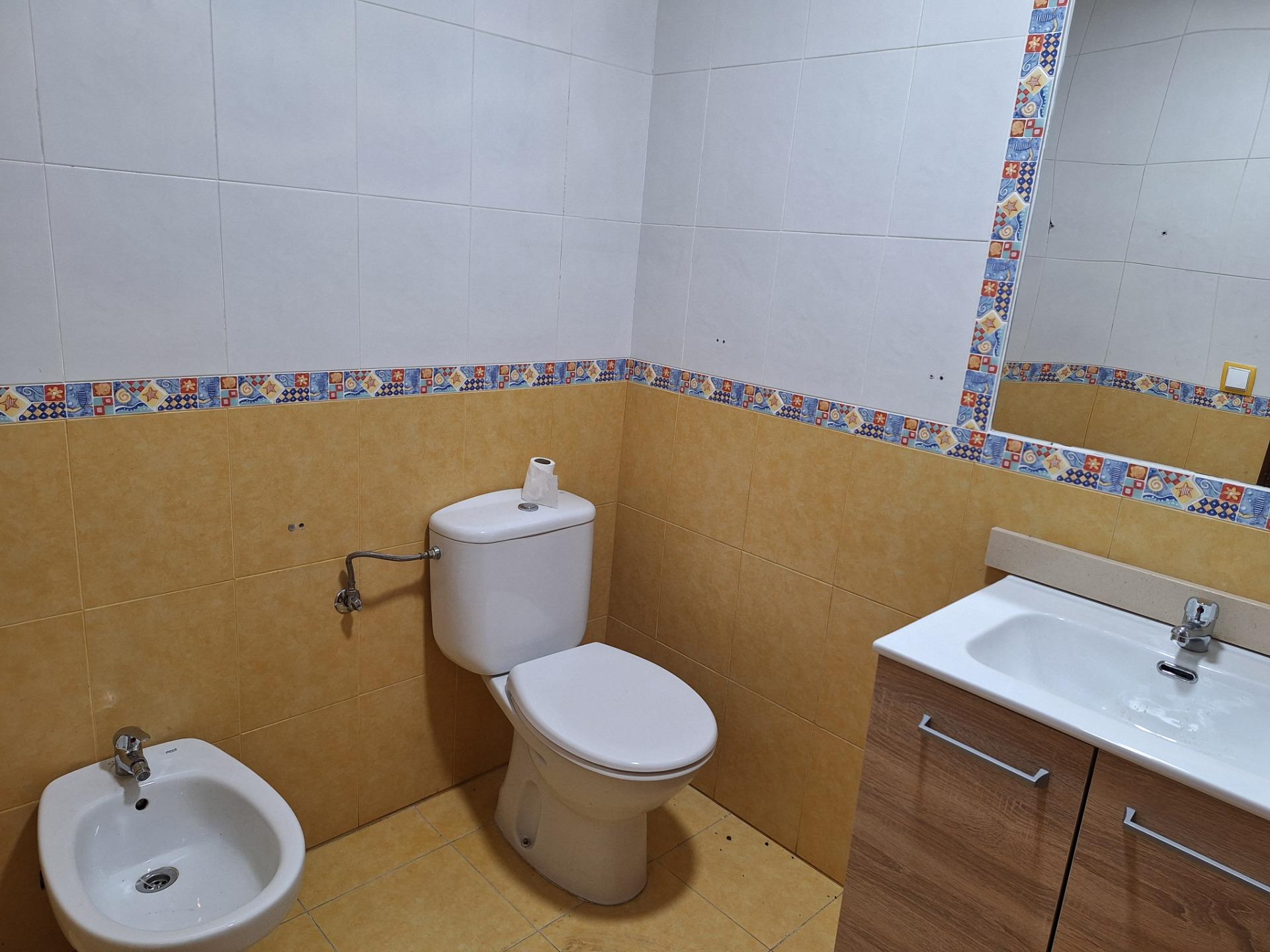 2-16-250 Amplio piso para entrar a vivir en Mieres