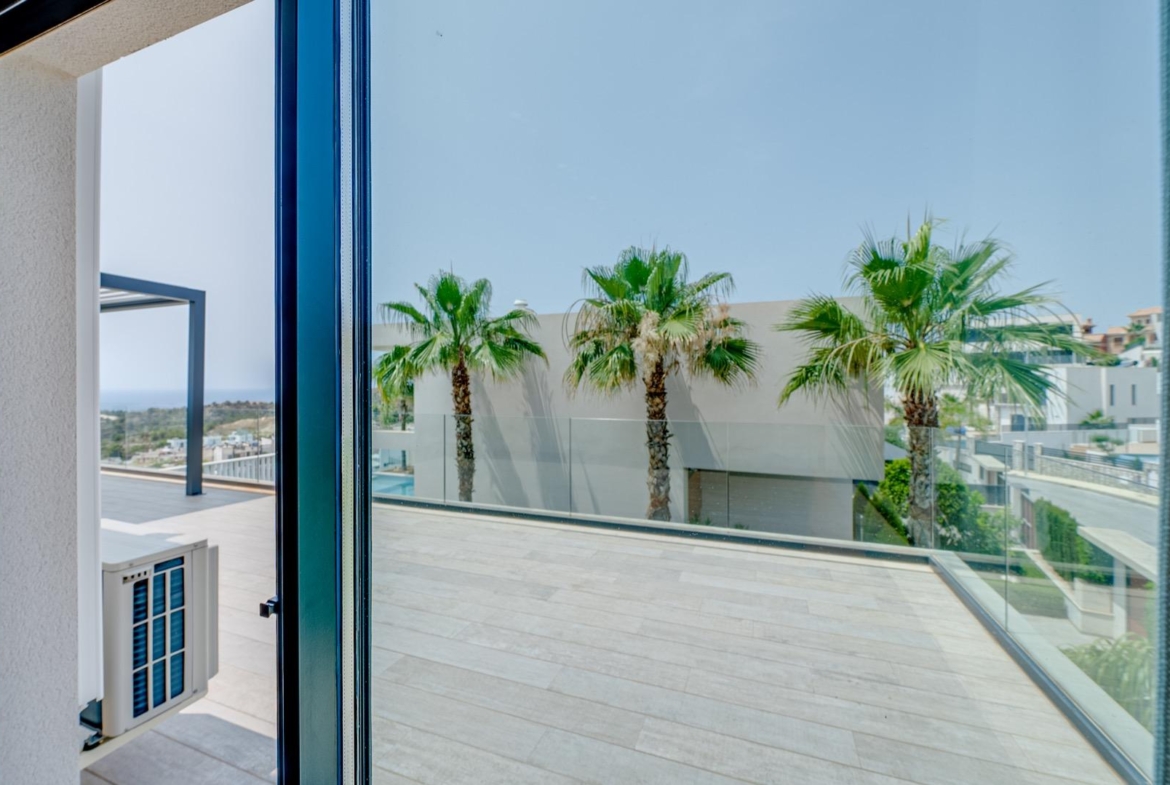 LUXURY VILLA FOR A LARGE FAMILY IN FINESTRAT