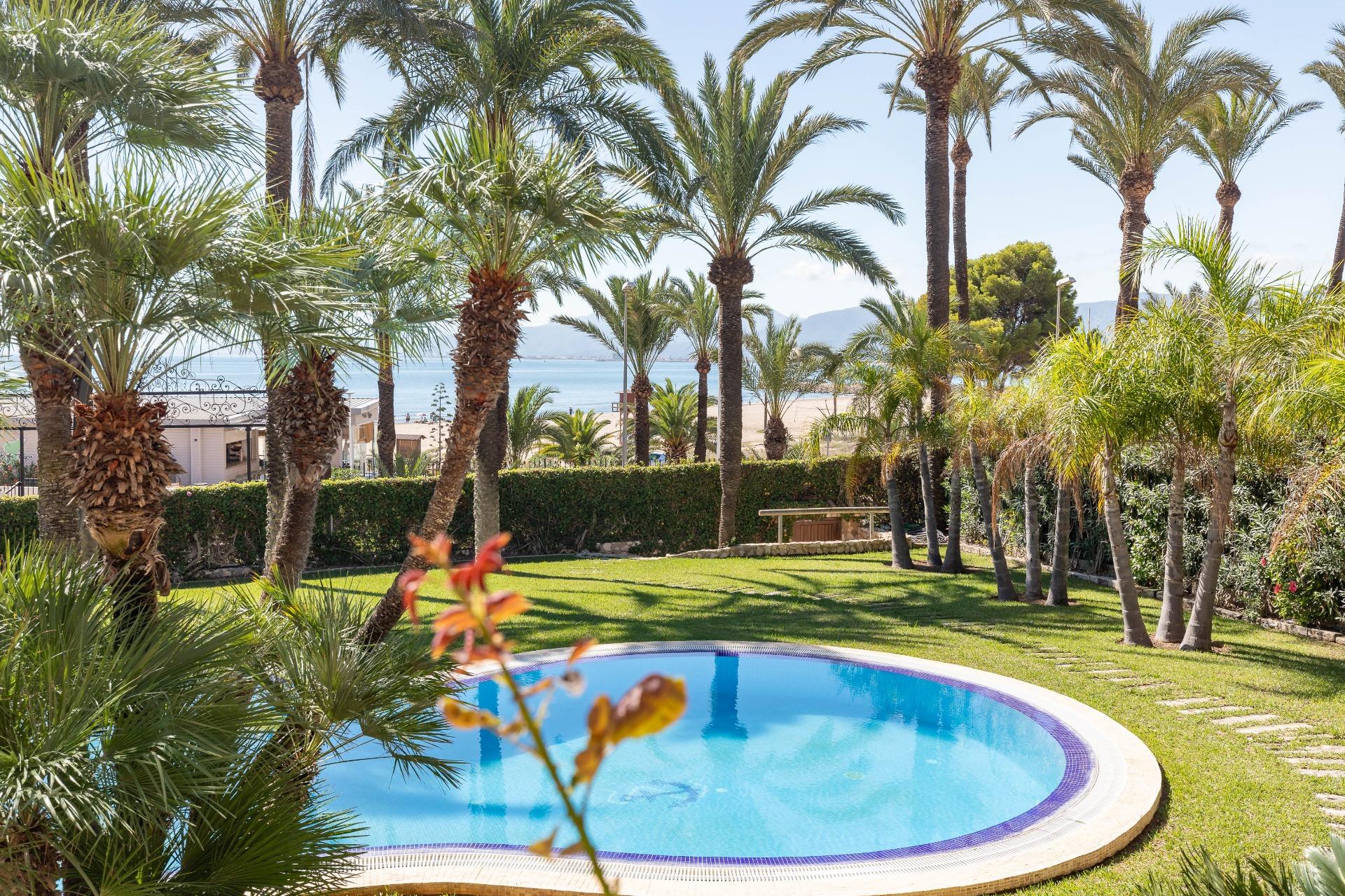 2-16-50 Exceptional Beachfront Villa: Luxury Steps Away from the Beach