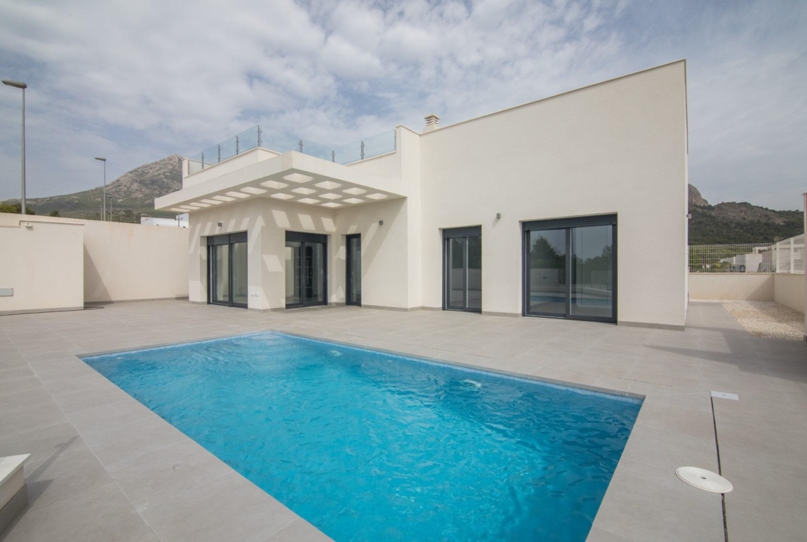 New construction villa with pool in Polop de la Marina