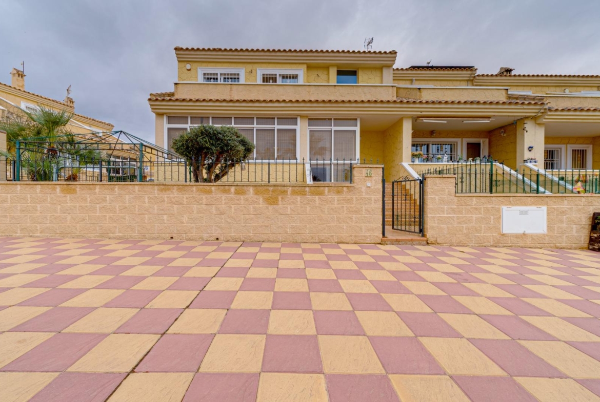 Large corner semi-detached house with sea views,