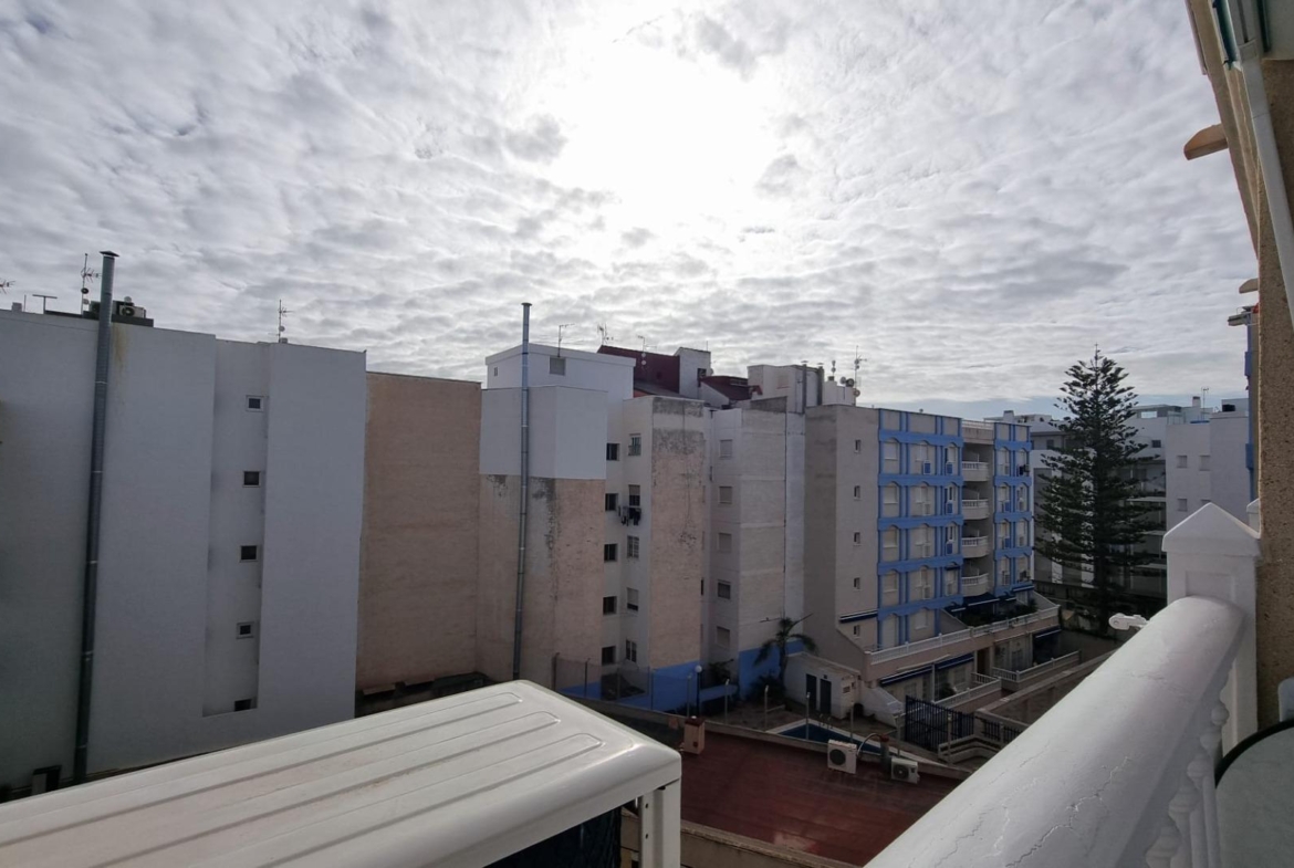 Estudio totalmente reformado a 50 metros de la playa de los Locos !