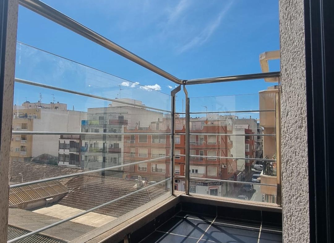 Elegante piso en cetro de Torrevieja + plaza de parking incluido !