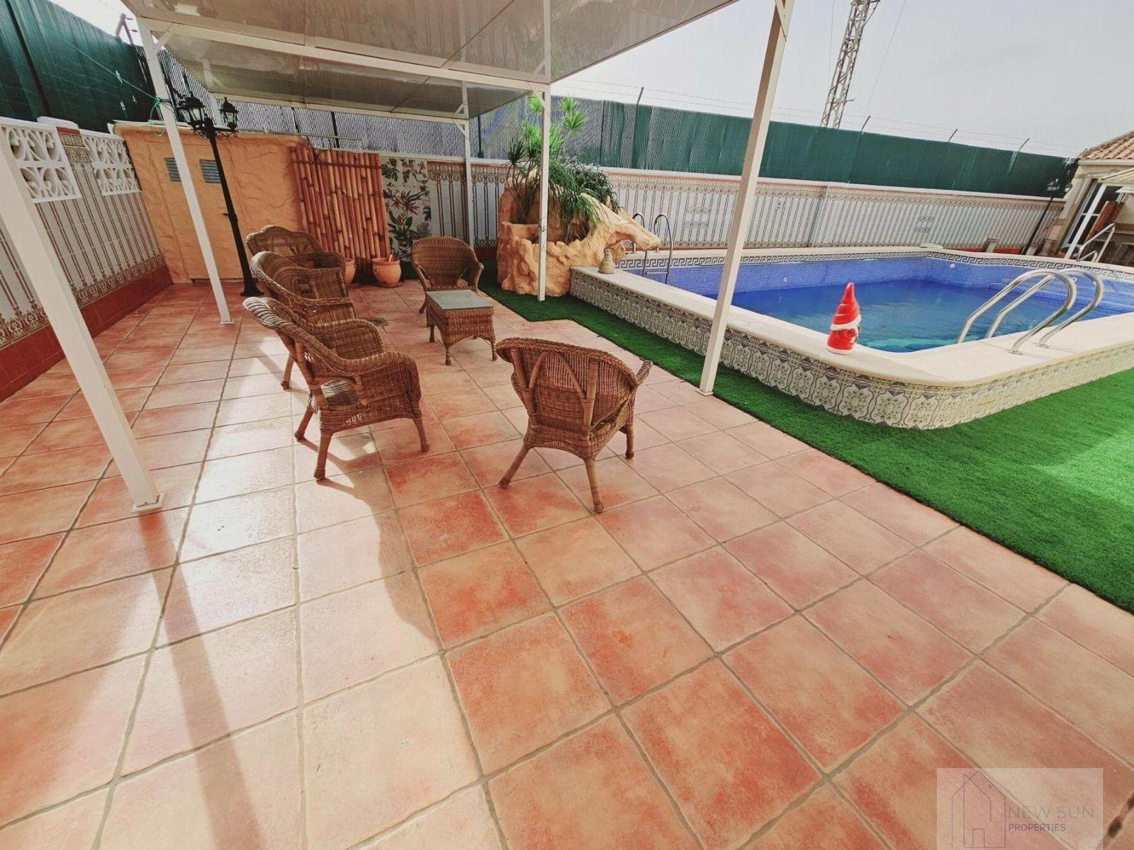 VILLA EN LA SIESTA CON 800 METROS DE PARCELA. PISCINA PRIVADA. 330 M2 DE CASA.