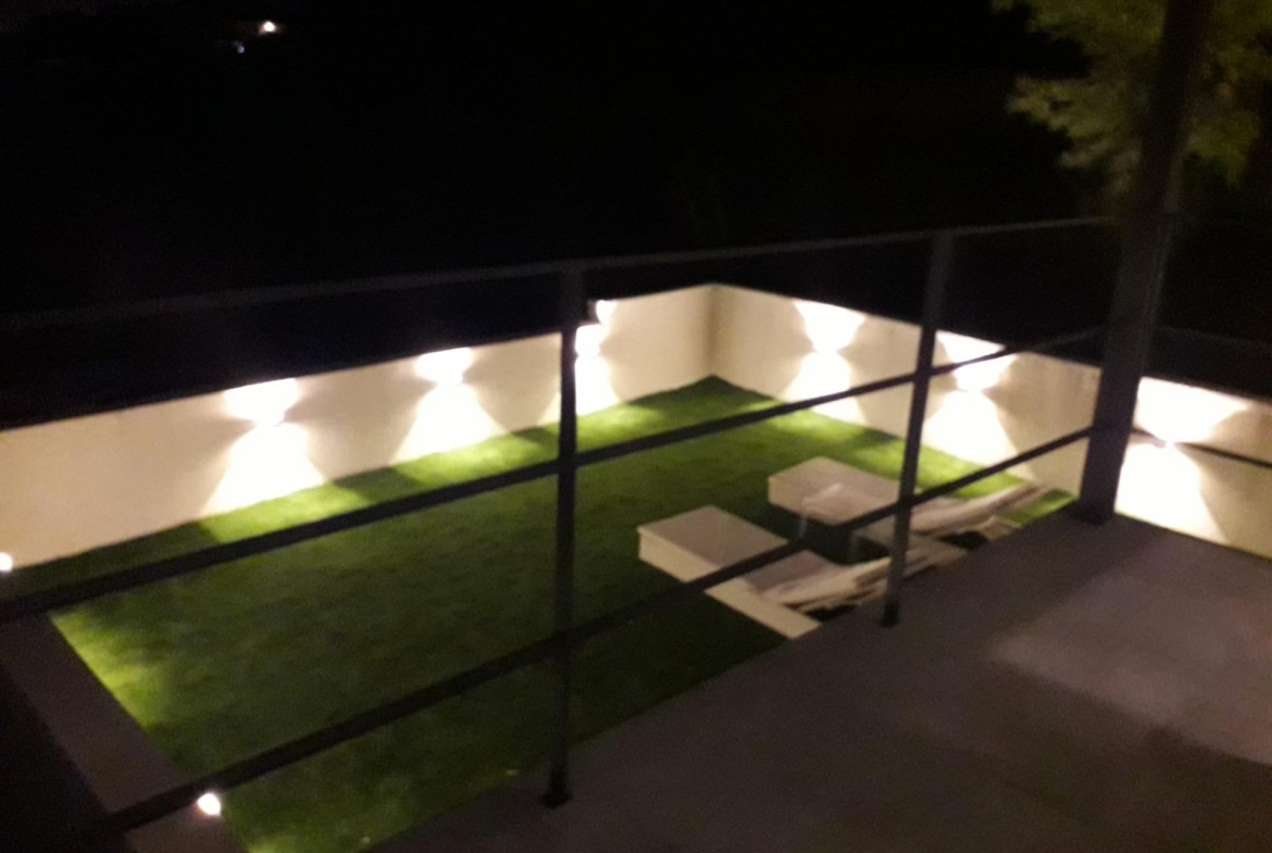 OCASIÓN CHALET INDEPENDIENTE CON VISTAS AL MAR LICENCIA TURÍSTICA EN LA COVETA