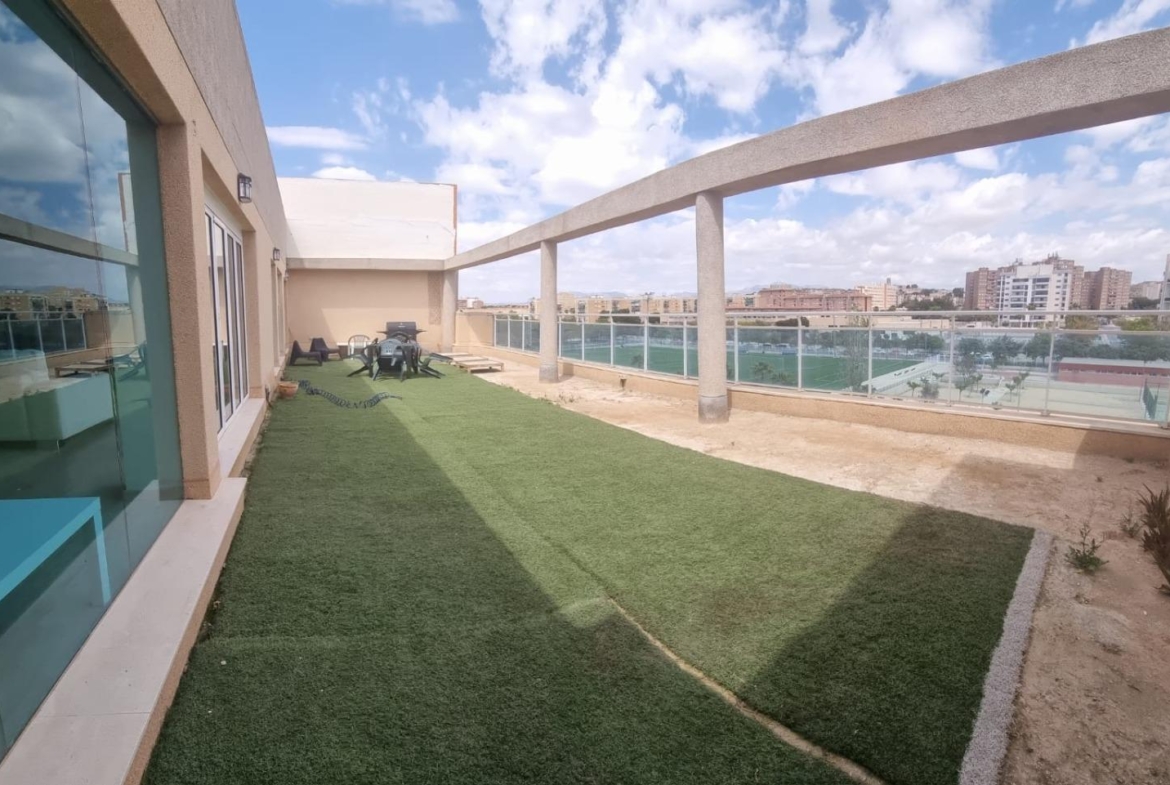 OCASIÓN ÁTICO DE 260 METROS CON TERRAZA AJARDINADA EN PLANTA DE 60 METROS