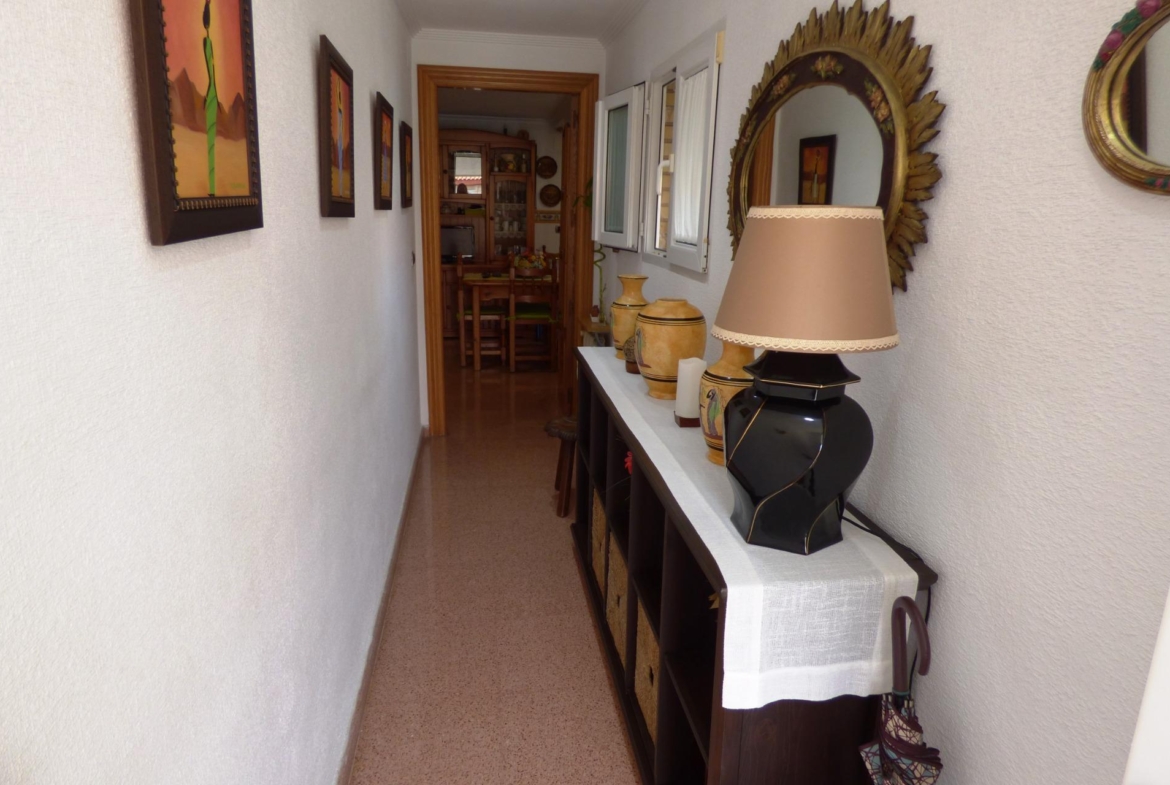 Chalet Adosado con Estilo Único a Pocos Pasos de la Playa de San Juan
