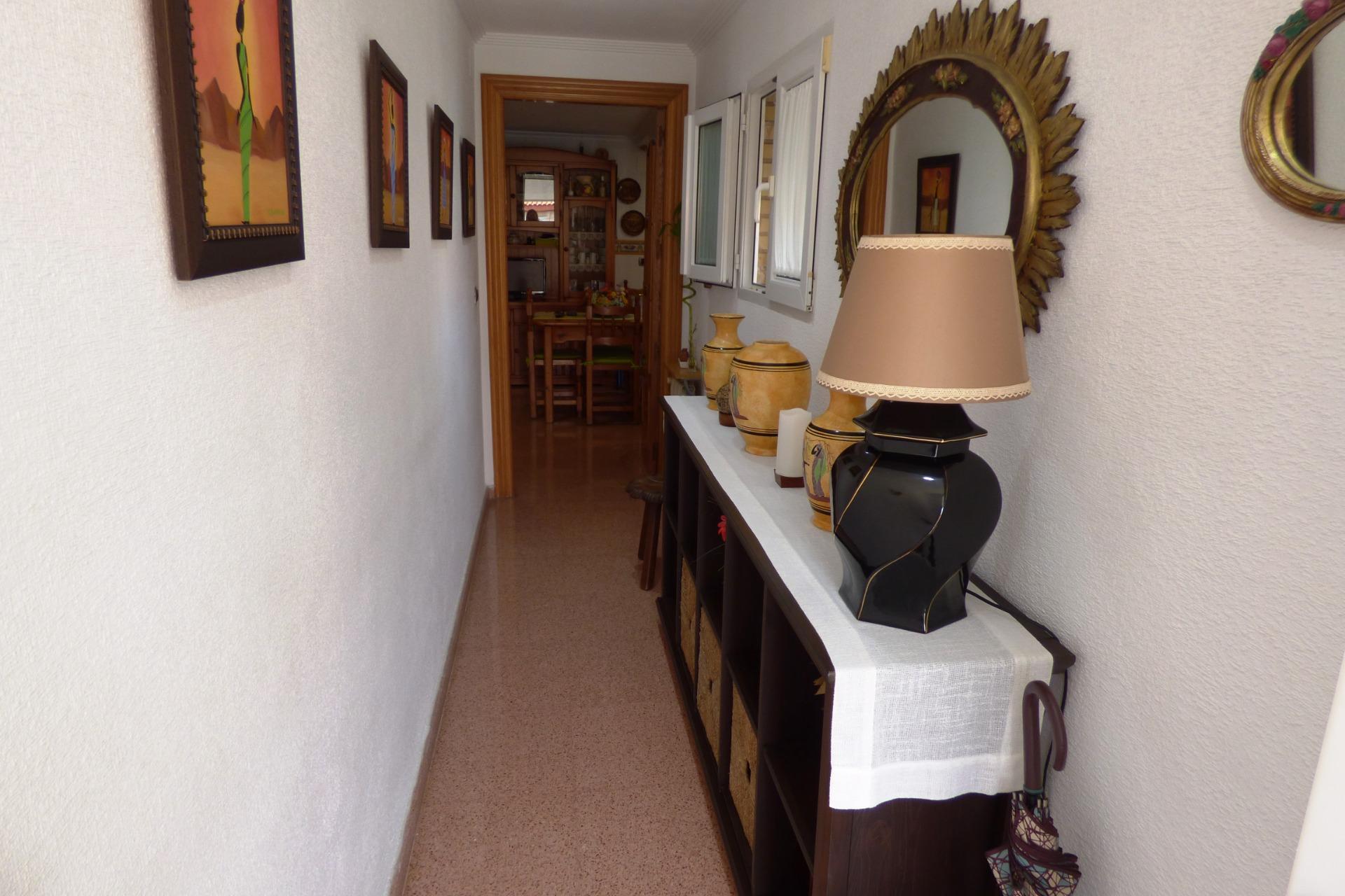 Chalet Adosado con Estilo Único a Pocos Pasos de la Playa de San Juan