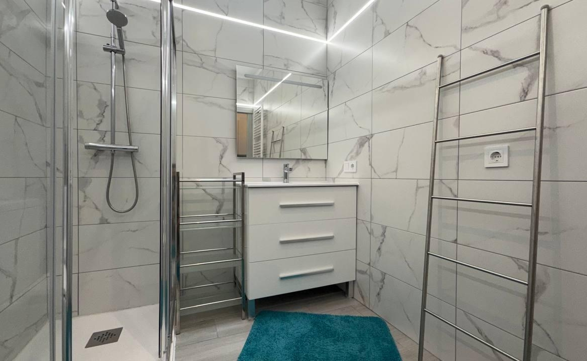 Bungalow with newly renovated, 2 bedrooms, 1 bathroom