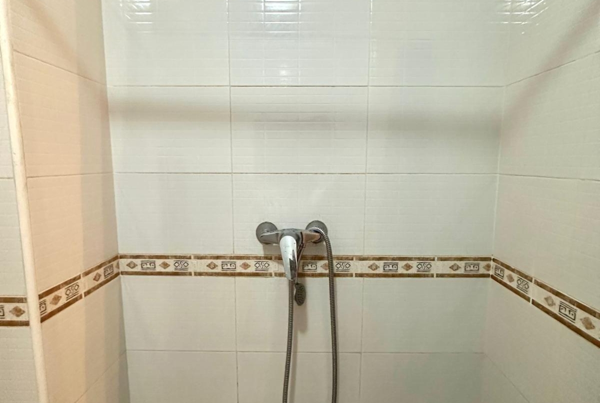 APPARTAMENTO A 450 DEL PUERTO DE TORREVIEJA. 2 DORM. 2 BAÑOS. TERRAZA AMPLIA. 76 M2.