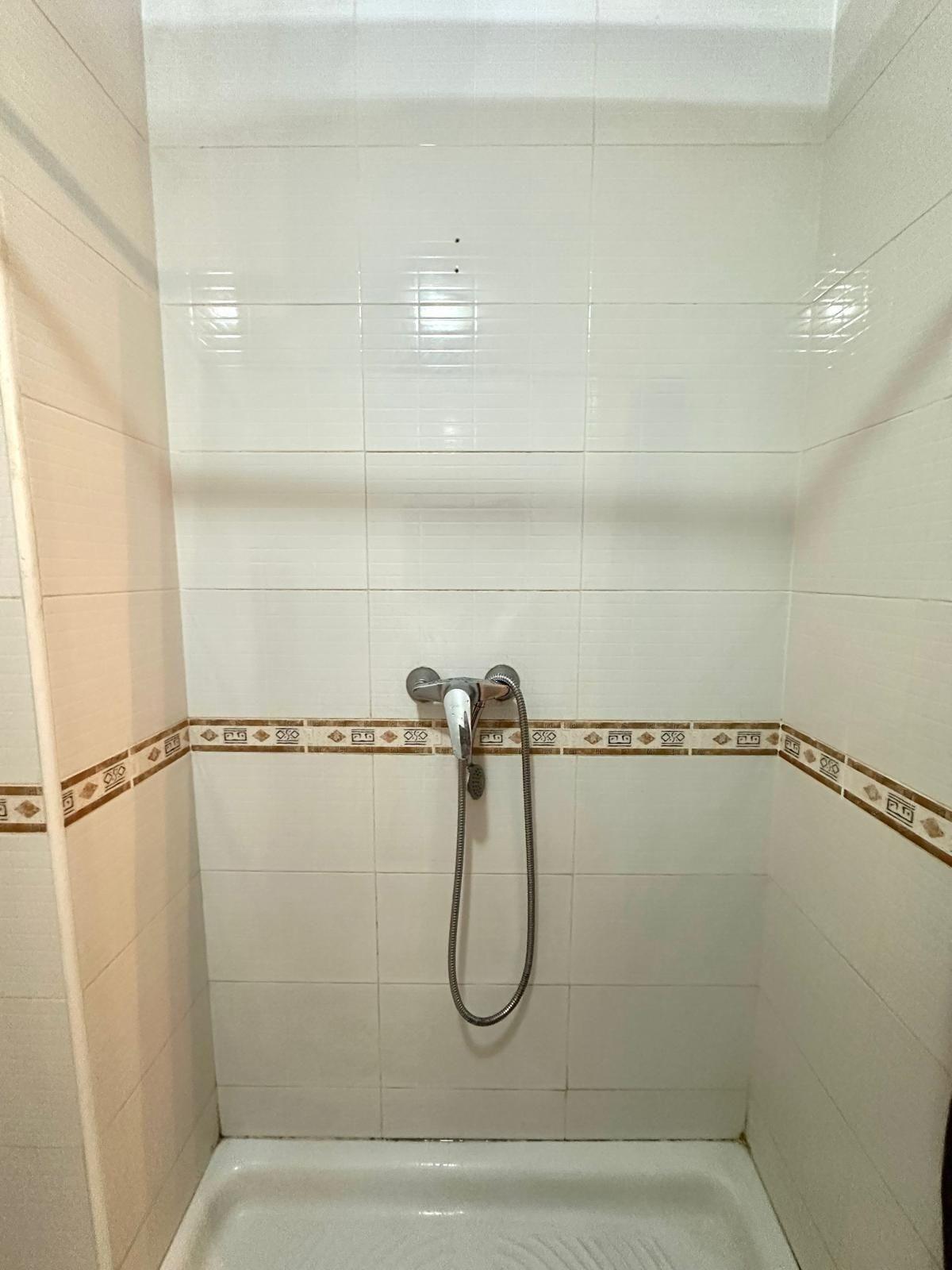 APPARTAMENTO A 450 DEL PUERTO DE TORREVIEJA. 2 DORM. 2 BAÑOS. TERRAZA AMPLIA. 76 M2.