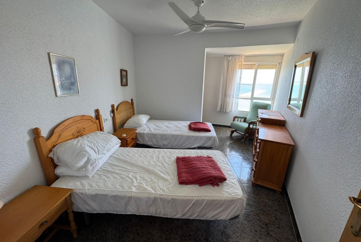 Fantástico apartamento de 3 slaapzalios en primera línea de playa en Torrevieja