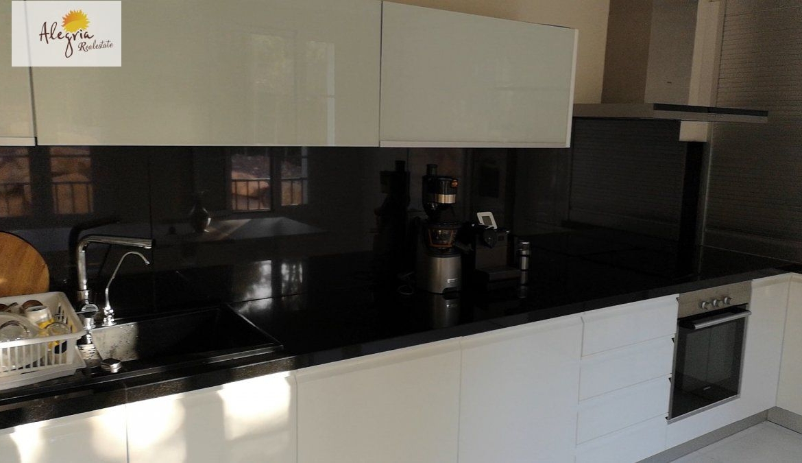 EXCELLENT VILLA IN SIERRA CORTINA FOR SALE