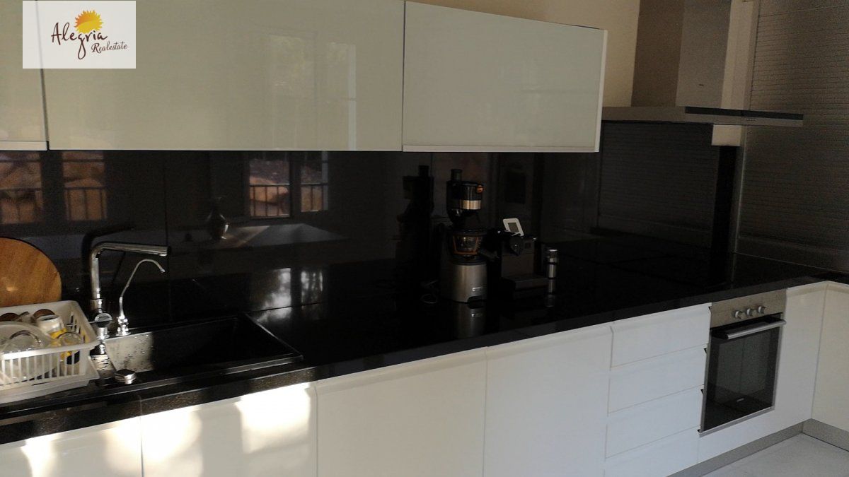EXCELLENT VILLA IN SIERRA CORTINA FOR SALE
