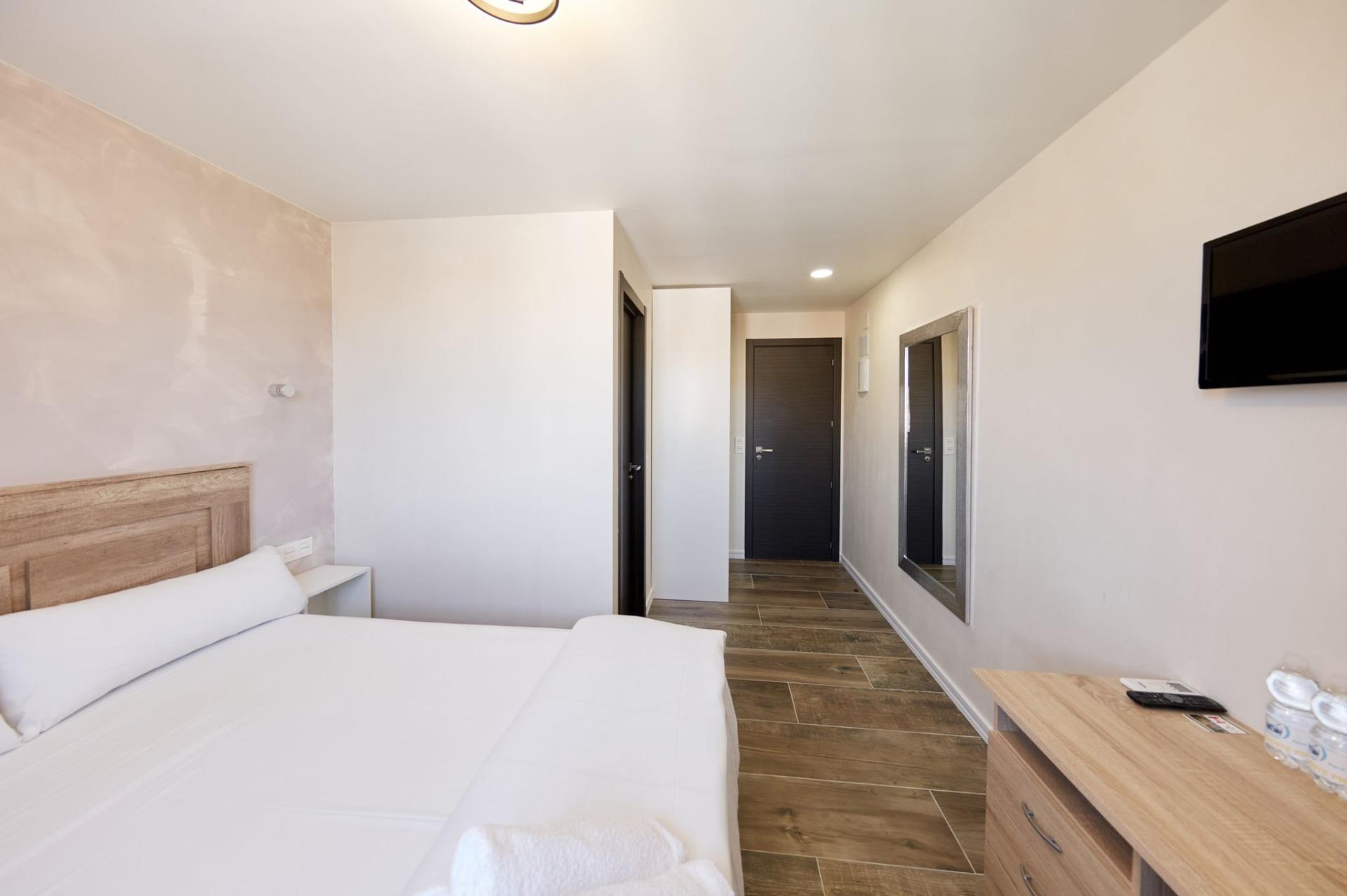 2-17-205 Magnífico Hotel Reformado en Cabo Huertas: IDEAL PARA INVERSORES