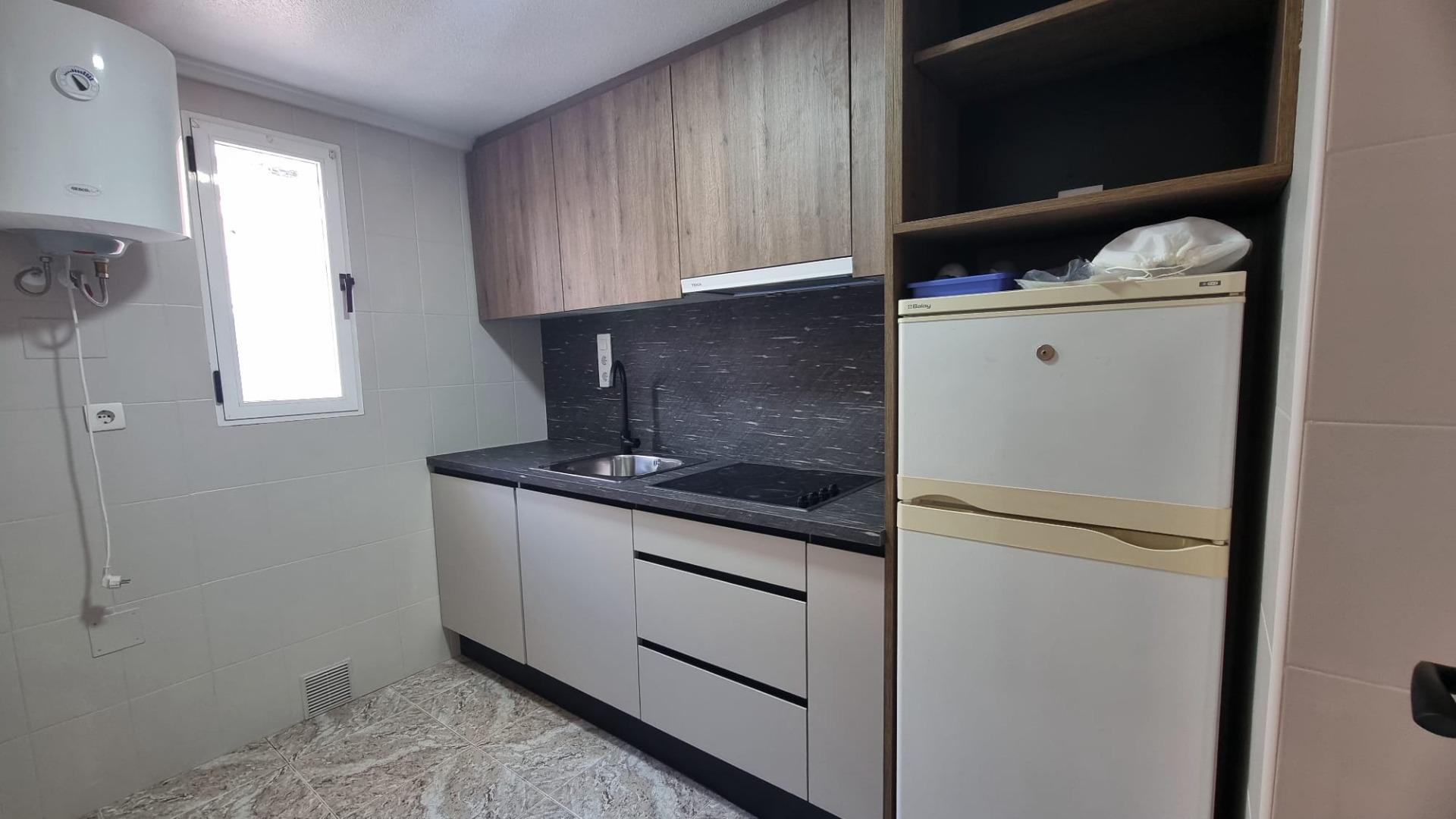 2-17-231 Apartamento semireformado a escasos metros de la playa !