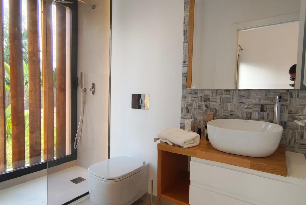 Design villa met uitzicht op zee