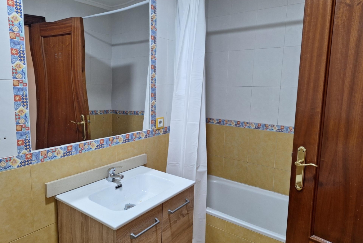 Amplio piso para entrar a vivir en Mieres