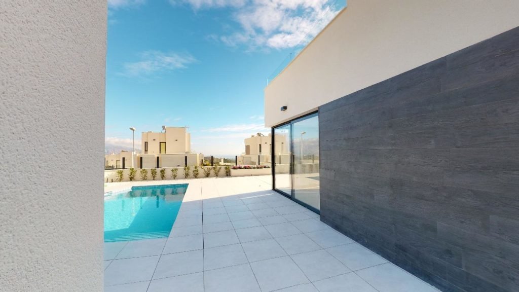 Villas de nueva construcción con vistas al mar y montaña