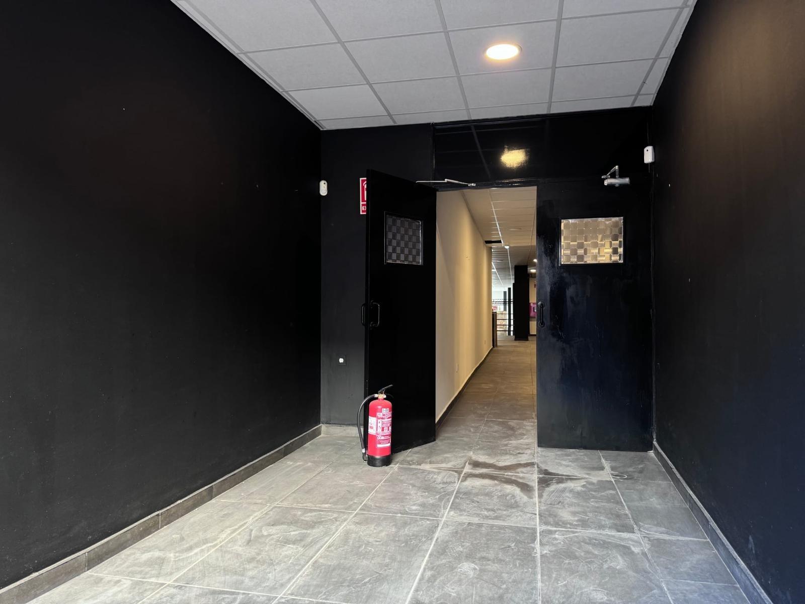 LOKALE COMERCIËLE CON SUPERFICIE DE 780 M2. SEGUNDA LINEA DE PLAYA. 70 METROS DEL MAR.