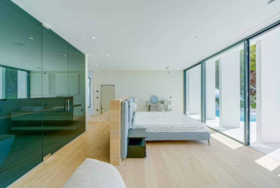 Indrukwekkende luxe villa aan zee