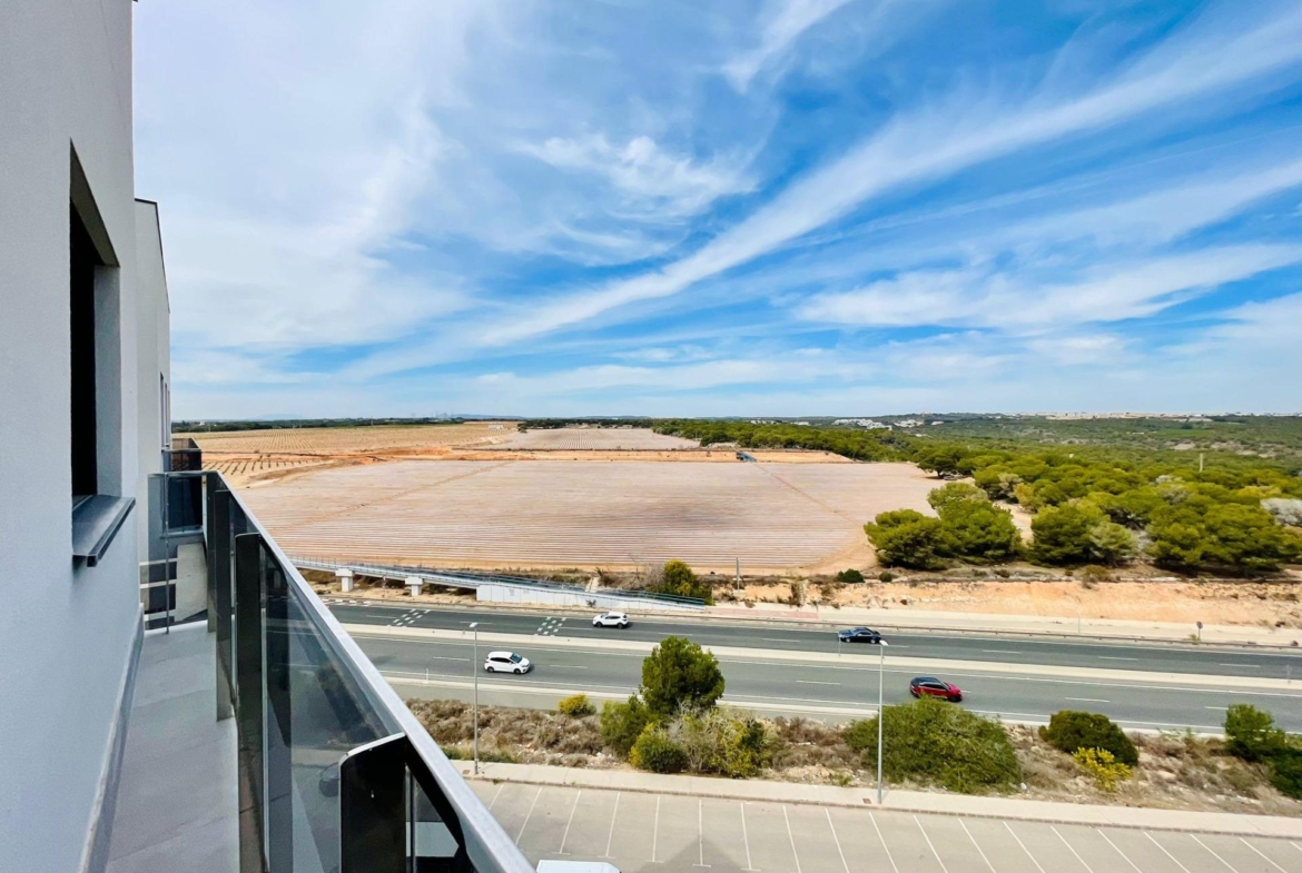 Klaar! Esplendido ático a estrenar en Sea Gardens con panorámica vista al mar !