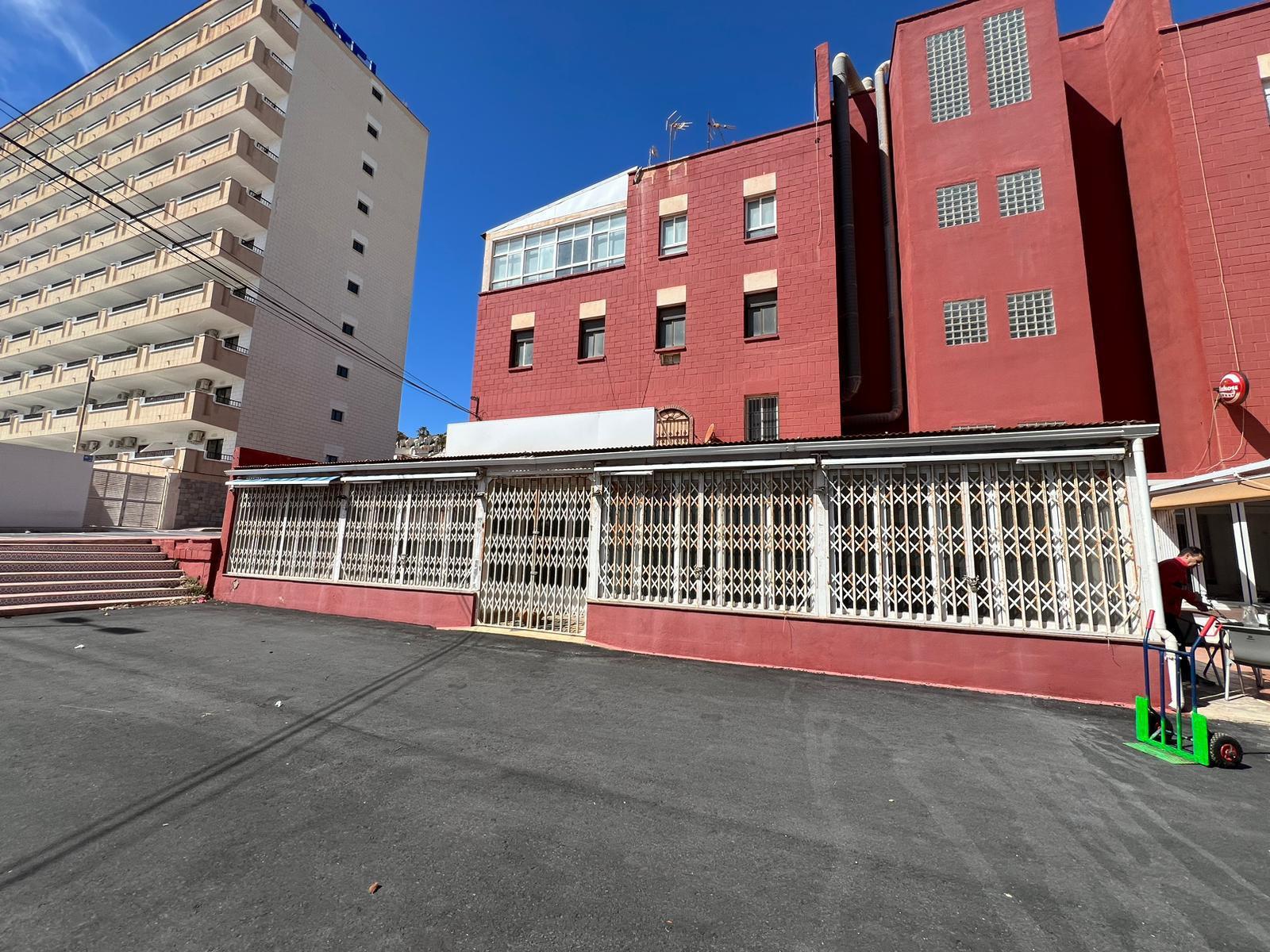 LOKALE COMERCIAL EN CABO ZERVERA. 300 M2. A 100 METROS DEL MAR.
