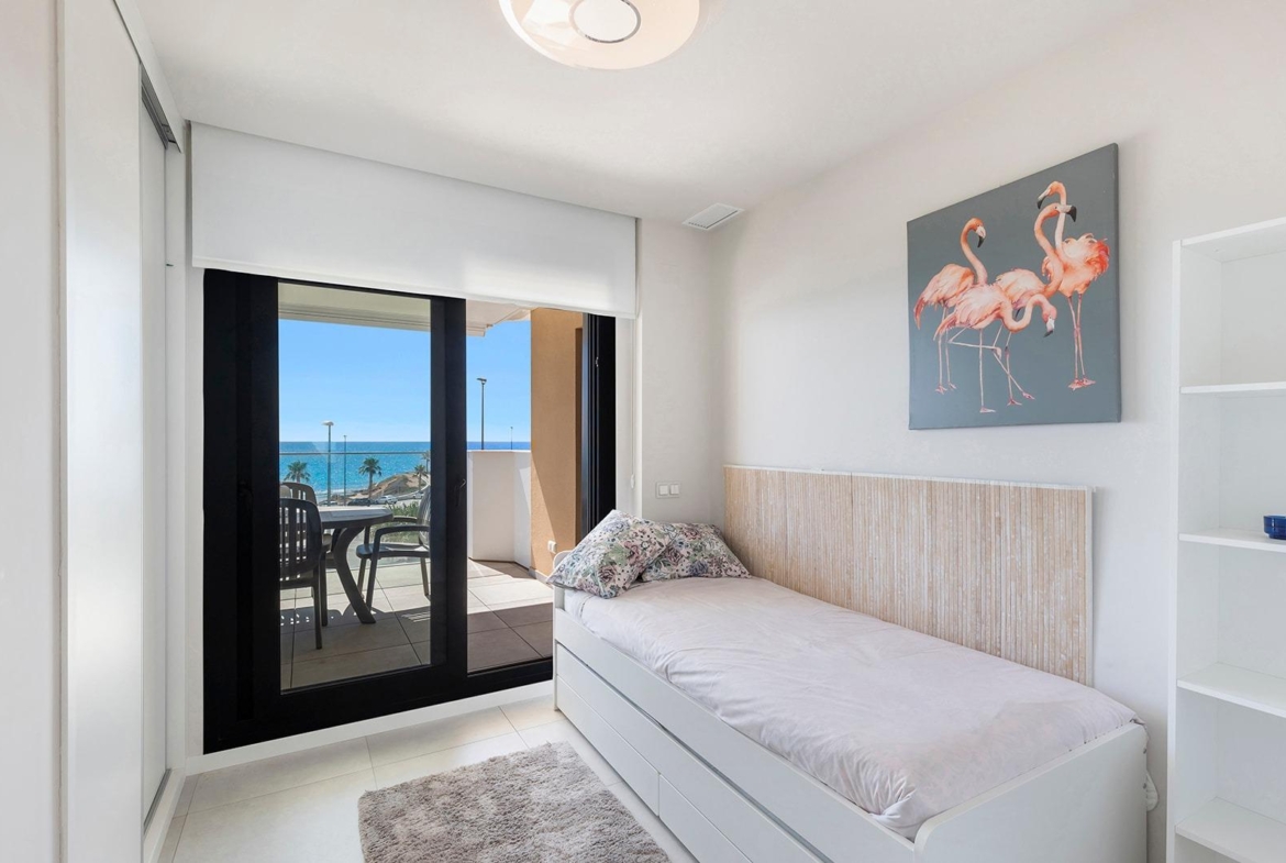 APARTAMENTO CON VISTAS AL MAR EN MIL PALMERAS. 2 DORM. 2 BAÑOS. GARAJE+TRASTERO. TERRAZA 20 M2.