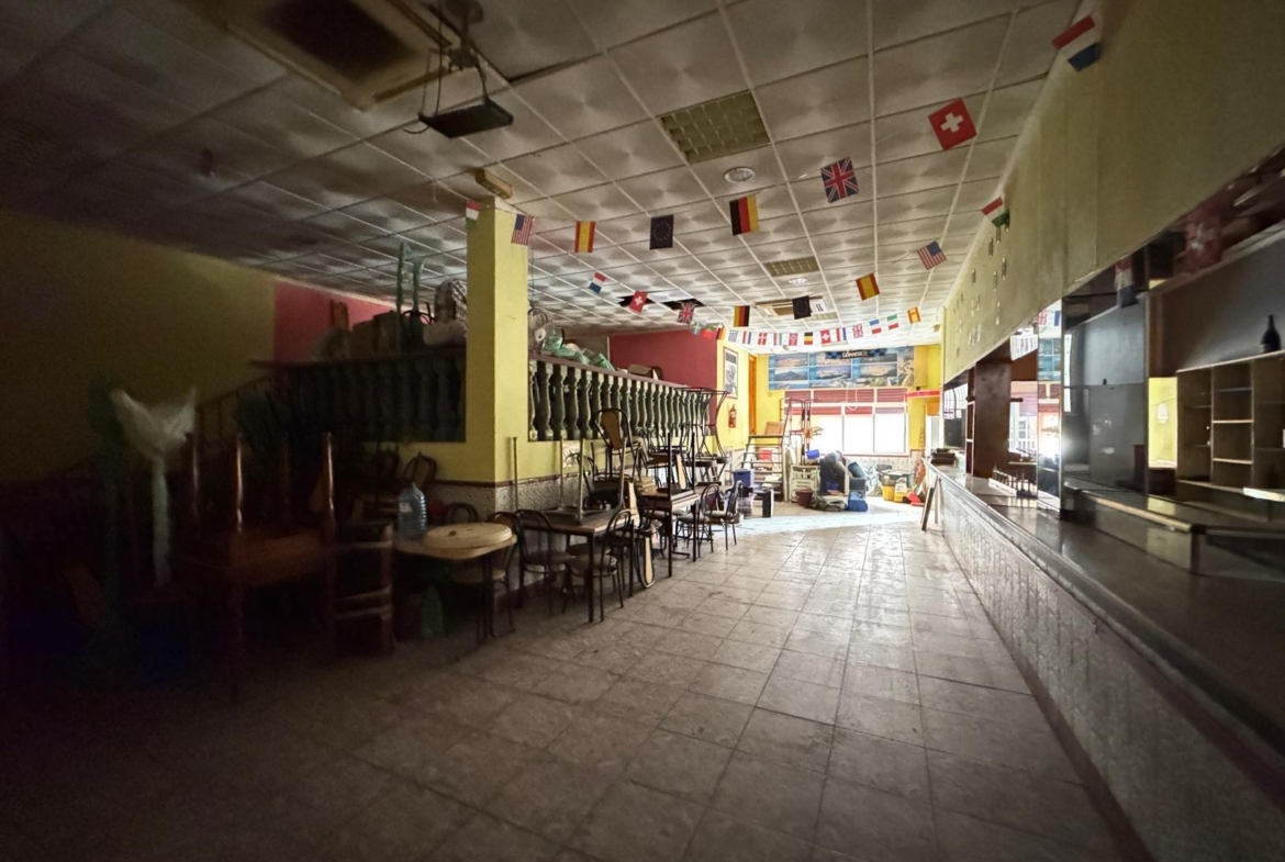 VOOR DE VERKOOP VAN BEDRIJFSTOESLAGEN MET HOSPITALITEITSLICENSE VAN 150 M2 EN SLECHTS 100 METERS VAN HET KURA-STRAND