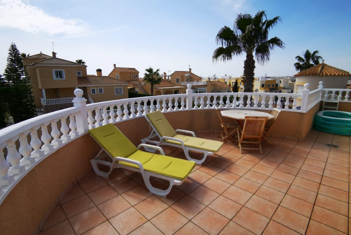Ruim chalet in La Florida, Orihuela Costa – Ideaal om te genieten van de zon en het strand