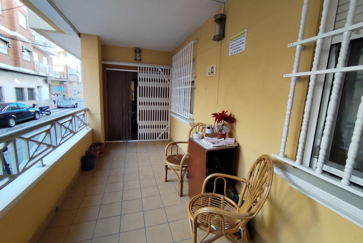 APARTAMENTO PLANTA BAJA A 150 METROS DE PLAYA. 4 DORM. 2 BAÑOS. 107 M2.