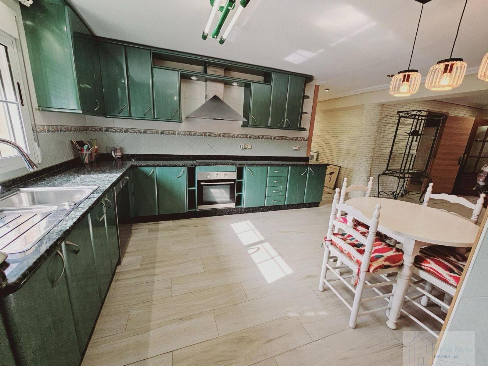 VILLA EN LA SIESTA CON 800 METROS DE PARCELA. PISCINA PRIVADA. 330 M2 DE CASA.