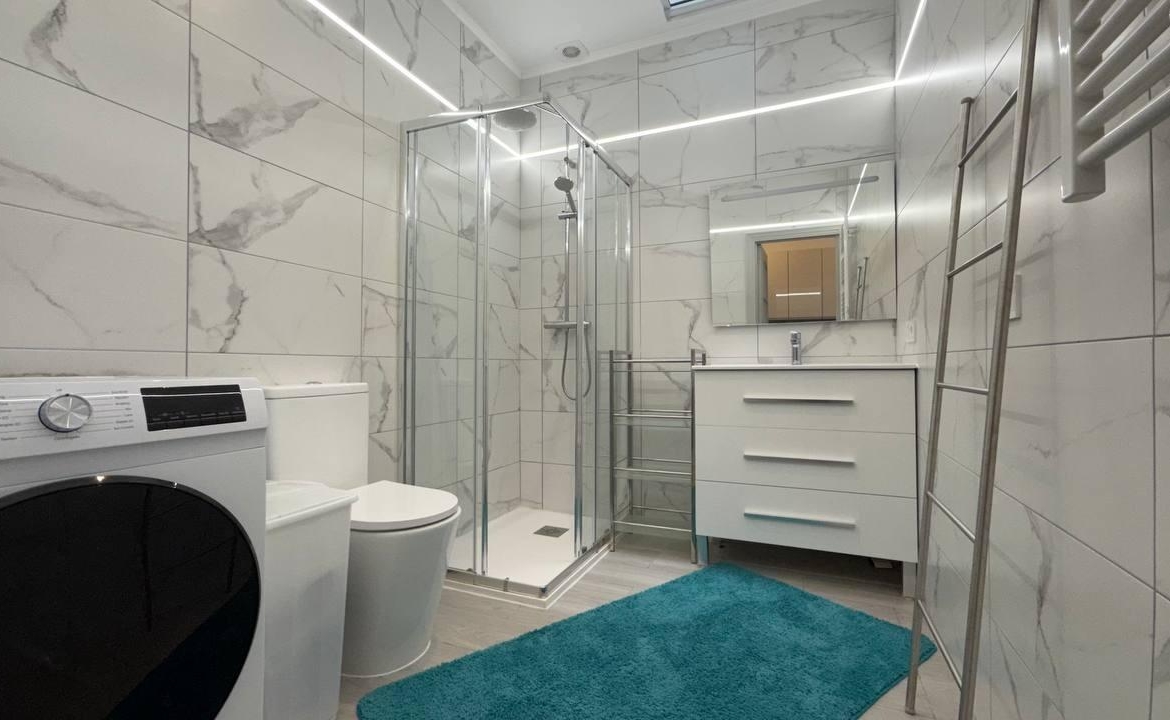 Bungalow with newly renovated, 2 bedrooms, 1 bathroom
