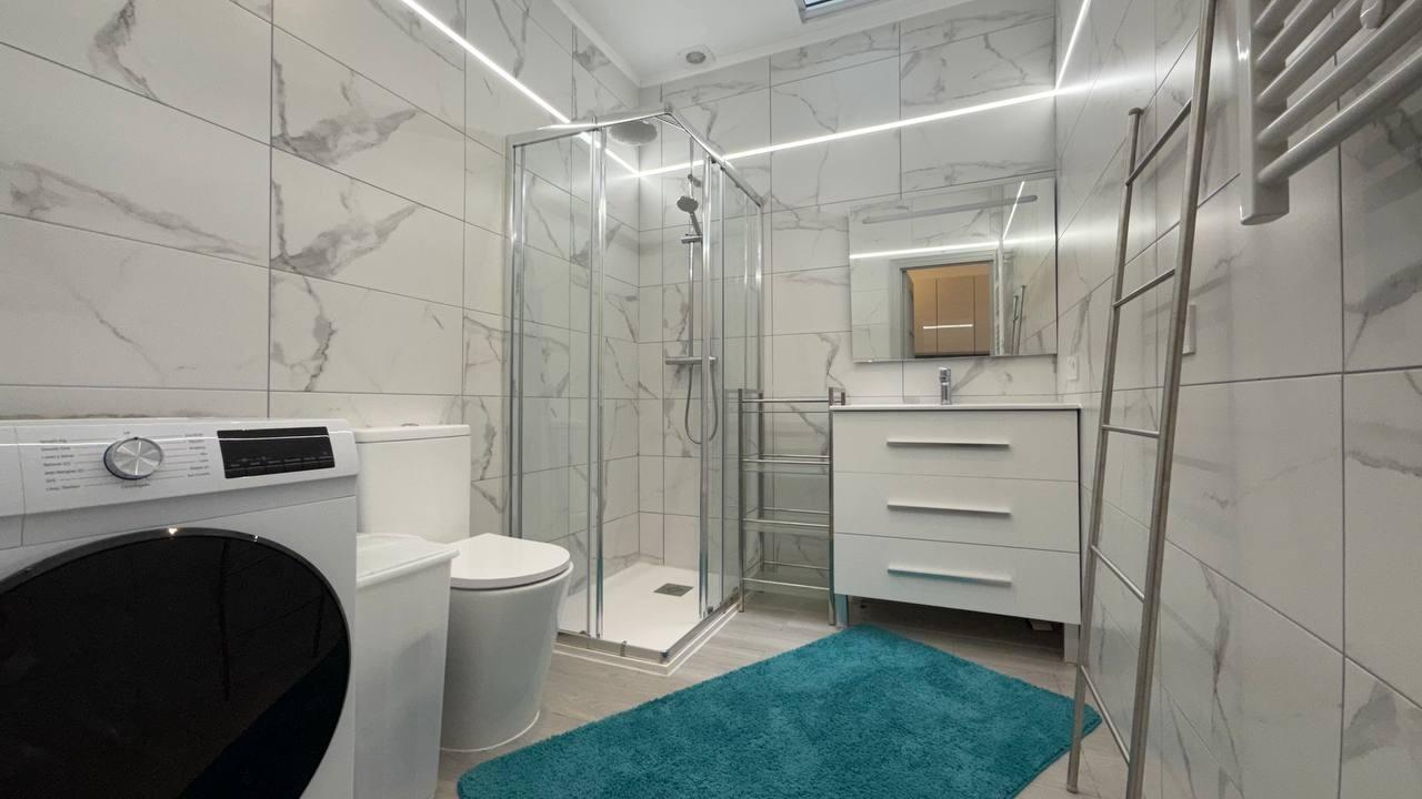 2-18-166 Bungalow with newly renovated, 2 bedrooms, 1 bathroom